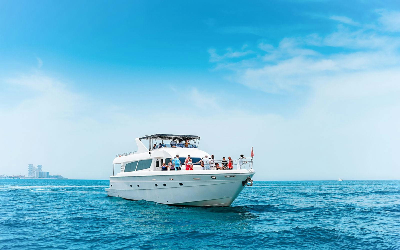 Dubai Marina: 1-Hour Panoramic Yacht Cruise